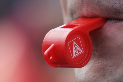 Flexible Arbeitszeiten mit Lohnausgleich – Arbeitgeberverbände: IG-Metall-Forderungen sind „diskriminierend“