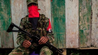 Kolumbien legt Friedensverhandlungen mit ELN auf Eis: Guerilla verübte erneut „terroristische Attacken“