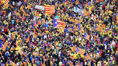 Mit Schlagstöcken gegen Demonstranten: Aufgeheizte Stimmung in Katalonien nach Festnahmen von Politikern
