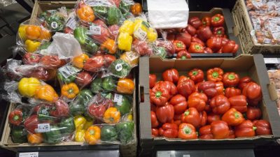 Lebensmittelhändler wollen Plastikverpackungen reduzieren