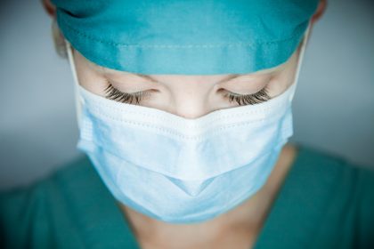 Krankenschwester passte auf kleine Sophie auf – Mutter war zu Tränen gerührt