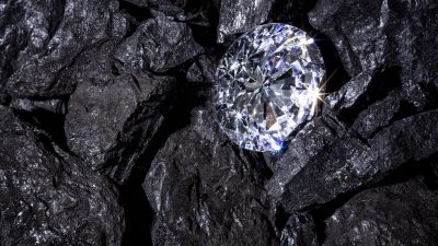 Australische Forscher biegen Diamanten – bis 90° im Nanobereich möglich