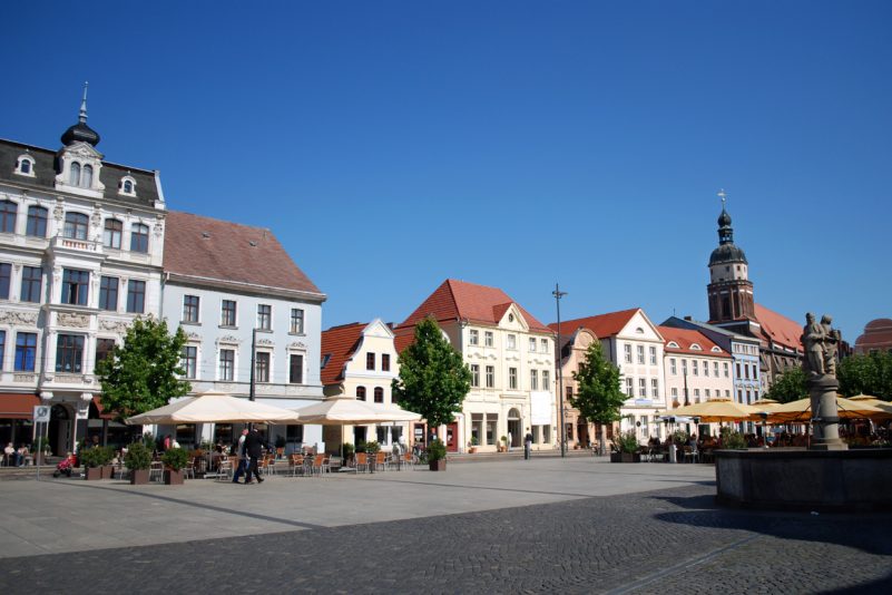 Cottbus: Harte Konsequenzen nach Messer-Attacke auf Ehepaar – Junger Syrer muss Stadt verlassen