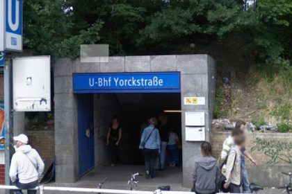 Berlin-Schöneberg: Schläge, Gesichtstritt, Messerstich – Brutale Hass-Attacke auf drei Obdachlose