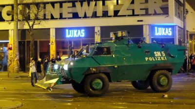 Nach Festnahme von Linksextremistin – Polizisten in Leipzig mit Steinen beworfen