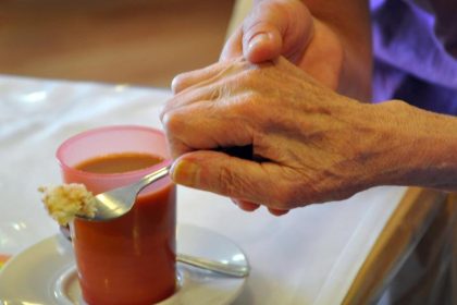 Patientenschutz beklagt Zustände in Heimen – Mindestpersonalschlüssel gefordert