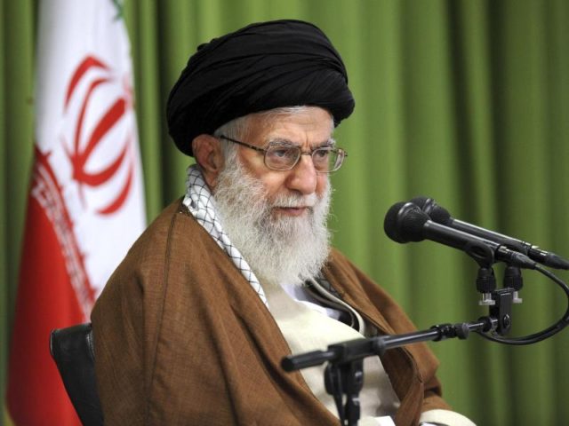 Ajatollah Ali Chamenei ist seit 1989 der unangefochtene Führer im Iran. Foto: Office of the Iranian Supreme Leader/AP/dpa