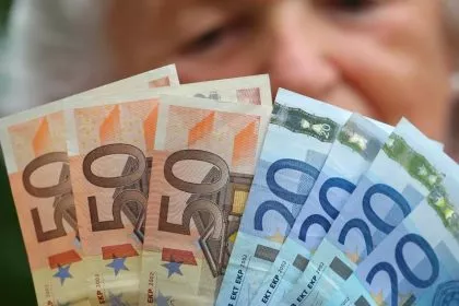 Volker Pispers zur Riester-Rente: "Größte Volksverarschung, die jemals in unserem Land organisiert wurde"