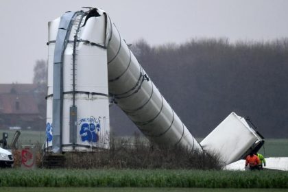 Rund 70 Meter hohes Windrad in Niedersachsen umgeknickt