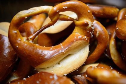 „Brezel-Roboter“ auf dem Vormarsch – Droht der schwäbischen Brezel das Aus?