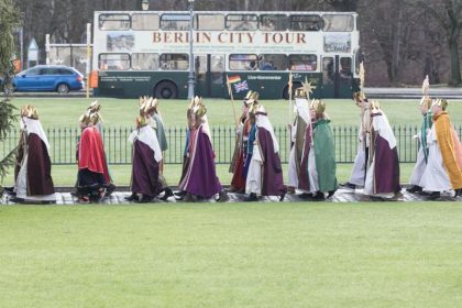 Sternsinger bringen Segen ins Schloss Bellevue