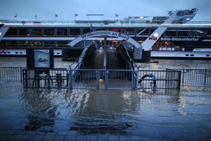 Schifffahrt bei Köln eingestellt – Pegelstände am Rhein steigen