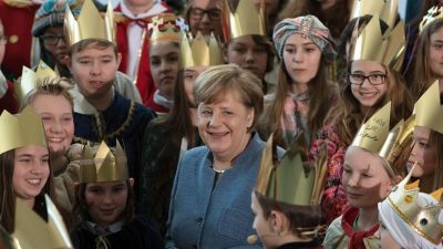 Bundeskanzlerin Merkel empfängt Sternsinger aus ganz Deutschland