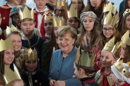 Bundeskanzlerin Merkel empfängt Sternsinger aus ganz Deutschland