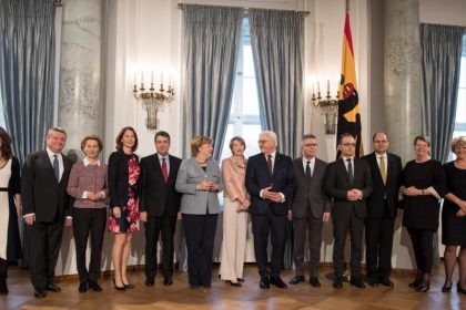 Steinmeier würdigt Einsatz für Demokratie – Neujahrsempfang mit Spitzenpolitikern und Flüchtlingshelfern