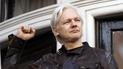 Gerüchte: Ecuadors Präsident will Assange Asyl entziehen