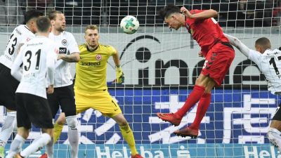 1:1 in Frankfurt: Freiburg punktet weiter im Abstiegskampf