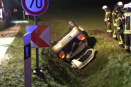 Auto überschlägt sich mehrfach – Fahrer steigt vorher aus