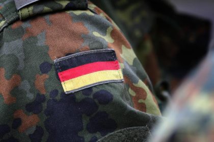 Berlin-Neukölln: Türkischstämmiger Bundeswehrsoldat von zwei Männern hinterrücks angegriffen – Staatsschutz ermittelt