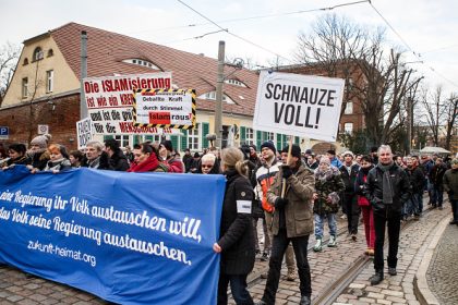 Cottbus: Antifa, bunte Luftballons und Demo gegen unkontrollierte Masseneinwanderung