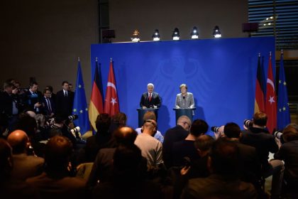 Merkels Treffen mit Yildirim bringt keine Bewegung im Fall Yücel