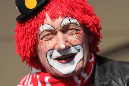 Bei Fastnachtsschminke auf Inhaltsstoffe achten