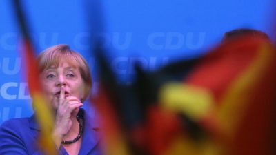 Merkel diskutiert mit Schülern in Berlin über Zukunft Europas