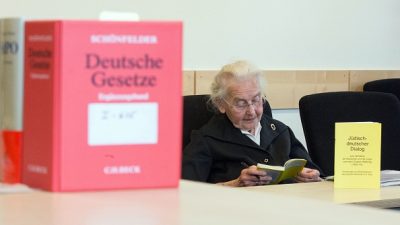 89-jährige Holocaustleugnerin Haverbeck verhaftet und an Gefängnis übergeben