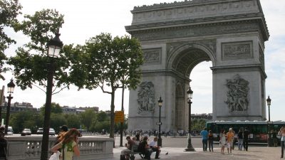 Retro-Bankraub in Paris endet für Bankräuber mit Fiasko