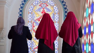 Religionsbeauftragter kritisiert „Kopftuchmädchen“-Aussage: AfD befördert Übergriffe auf Muslime