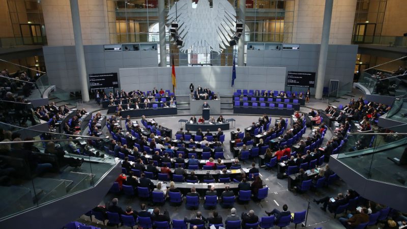 Alle gegen einen: Bundestagsabgeordnete werfen AfD „Geschichtsrevisionismus“ vor