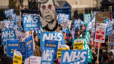 „Zustände wie in der Dritten Welt“: Londoner demonstrieren für besseres Gesundheitssystem