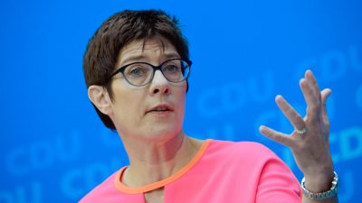 Kramp-Karrenbauer wendet sich gegen Rechtsruck der CDU