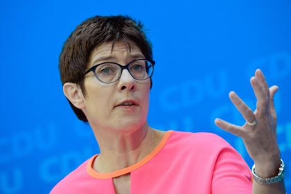 Kramp-Karrenbauer wendet sich gegen Rechtsruck der CDU
