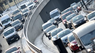 Grüne werfen Scheuer beim Autobahnbau „Privatisierungswahn“ vor