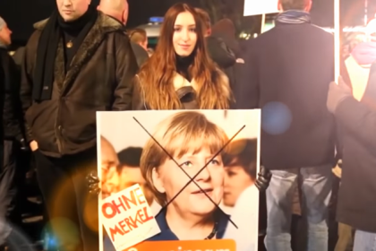 “Merkel muss weg”-Demo wächst – AfD kritisiert “Abschreckungs-Versuch” des Verfassungsschutzes
