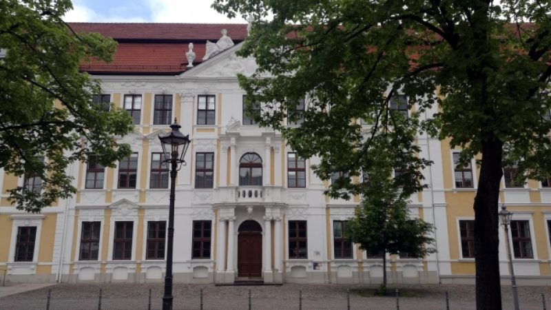 Empörung in Magdeburg: SPD-Staatssekretärin tritt offiziell mit Kopftuch bei Moslems in Stendal auf