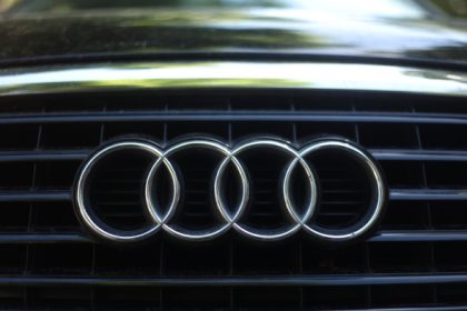 Bundesregierung fährt Audis mit illegalen Abschalteinrichtungen