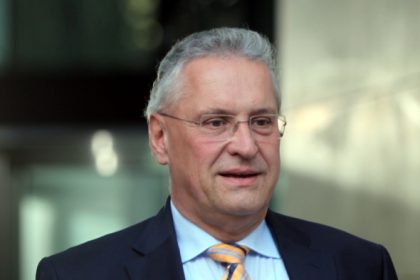 Bayerns Innenminister will mehr Abschiebungen nach Afghanistan
