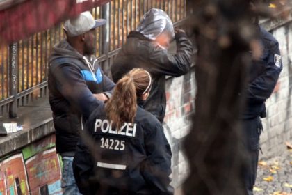 Wien: „Einsatzgruppe zur Bekämpfung der Straßenkriminalität“ schnappt Afro-Dealer