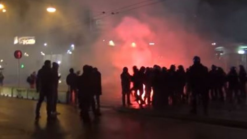Straßenschlacht in Neapel zwischen Antifa und Polizei