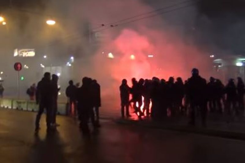 Straßenschlacht in Neapel zwischen Antifa und Polizei