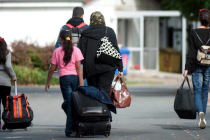 Bundesregierung besteht auf Deutsch-Nachweis für Ehepartner-Nachzügler