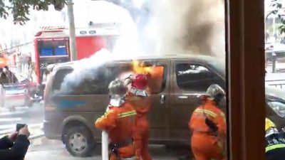 Shanghai: Wagen mit Gasflaschen rast in Passanten – Polizei spricht von Unfall