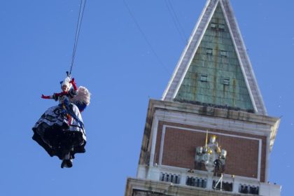 Karneval in Venedig mit „Engelsflug“ eröffnet