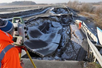 Loch auf Autobahn 20 wird immer größer