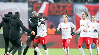 Jubiläumstor: Leipzig nach 2:0 gegen Augsburg auf Platz zwei