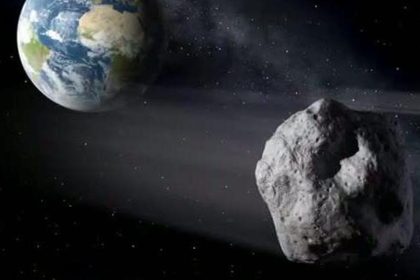 Asteroid rauscht nah an der Erde vorbei
