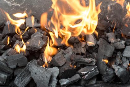 Im Keller gegrillt: Acht Menschen schwerst verletzt