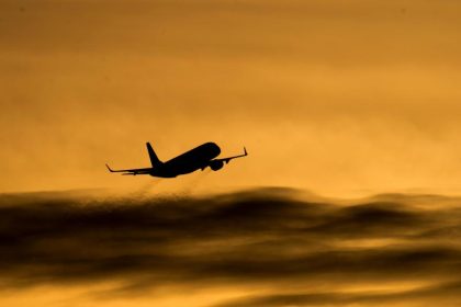 Iran: Flugzeug mit mehr als 50 Passagieren abgestürzt